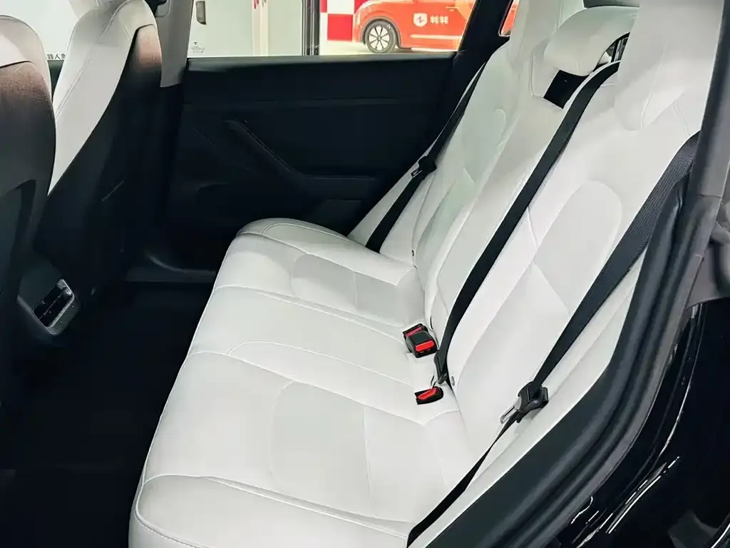 Tesla Model 3 — фото 3