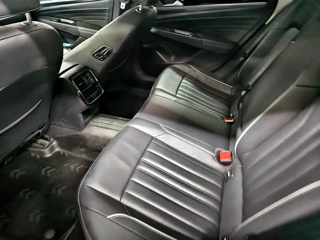 Volkswagen Passat — фото 2
