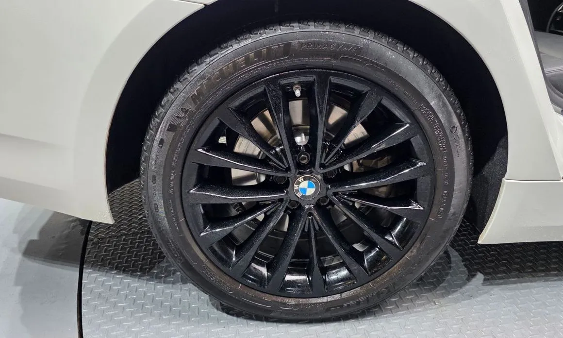 BMW 5-Series 2023 из KR, фото 8
