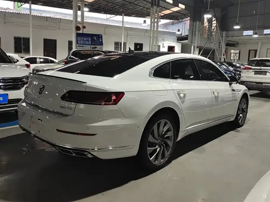 Volkswagen CC 2023 из CN, фото 8