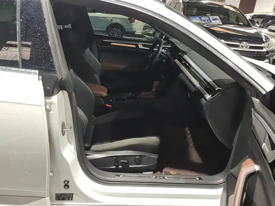 Volkswagen CC 2023 из CN, фото 5