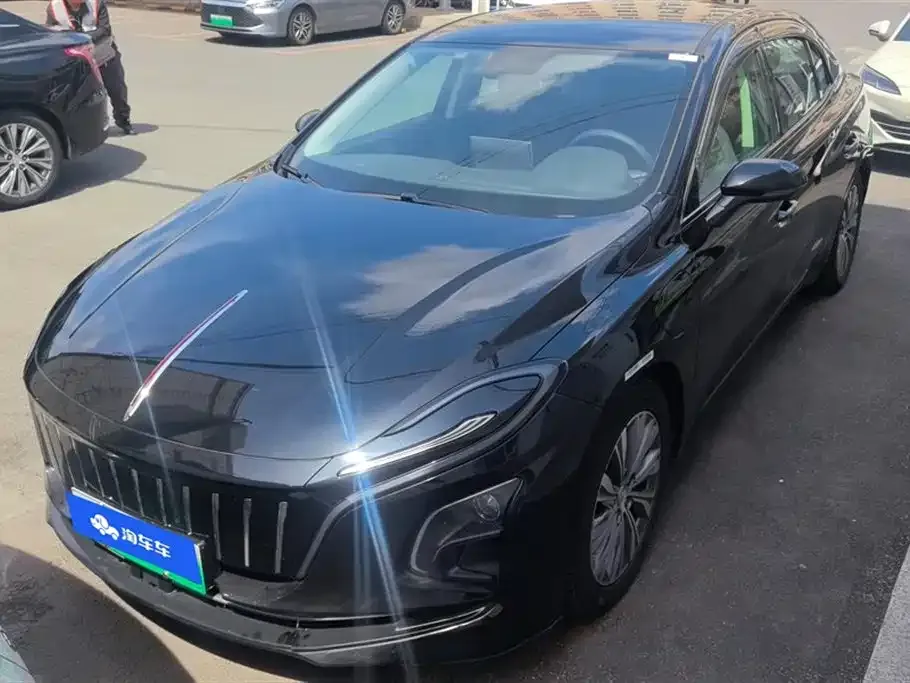Hongqi E-QM5 — фото 1
