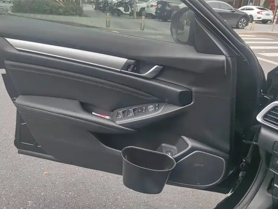 Honda Accord — фото 9