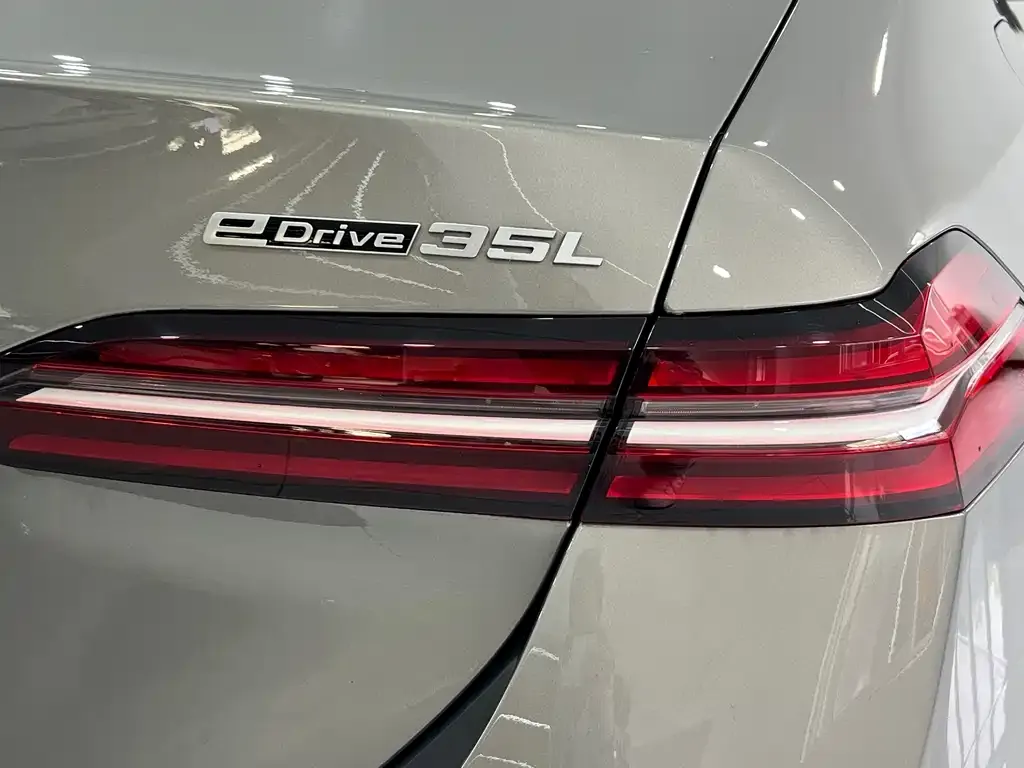 BMW i5 — фото 4