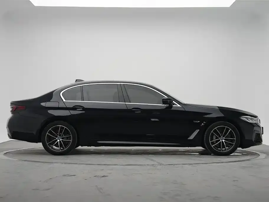 BMW 5 Series New Energy — фото 8