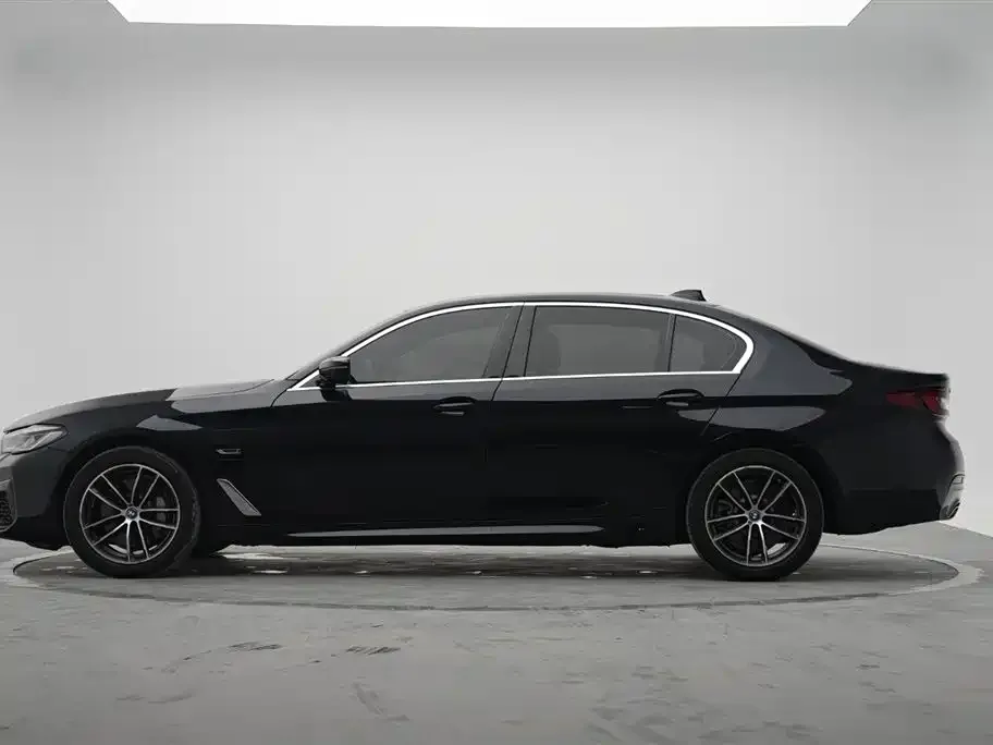 BMW 5 Series New Energy — фото 3