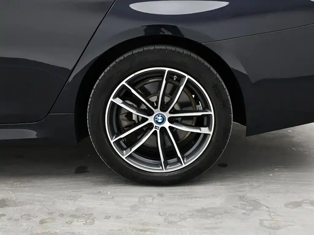 BMW 5 Series New Energy — фото 7