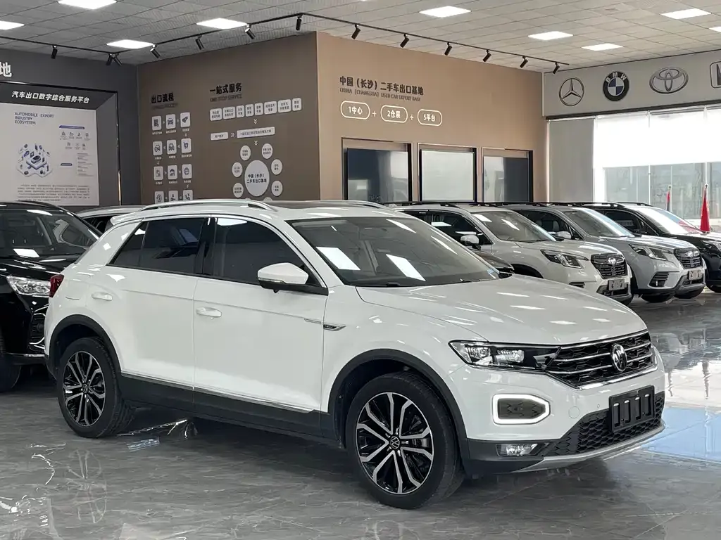 Volkswagen T-Roc — фото 10