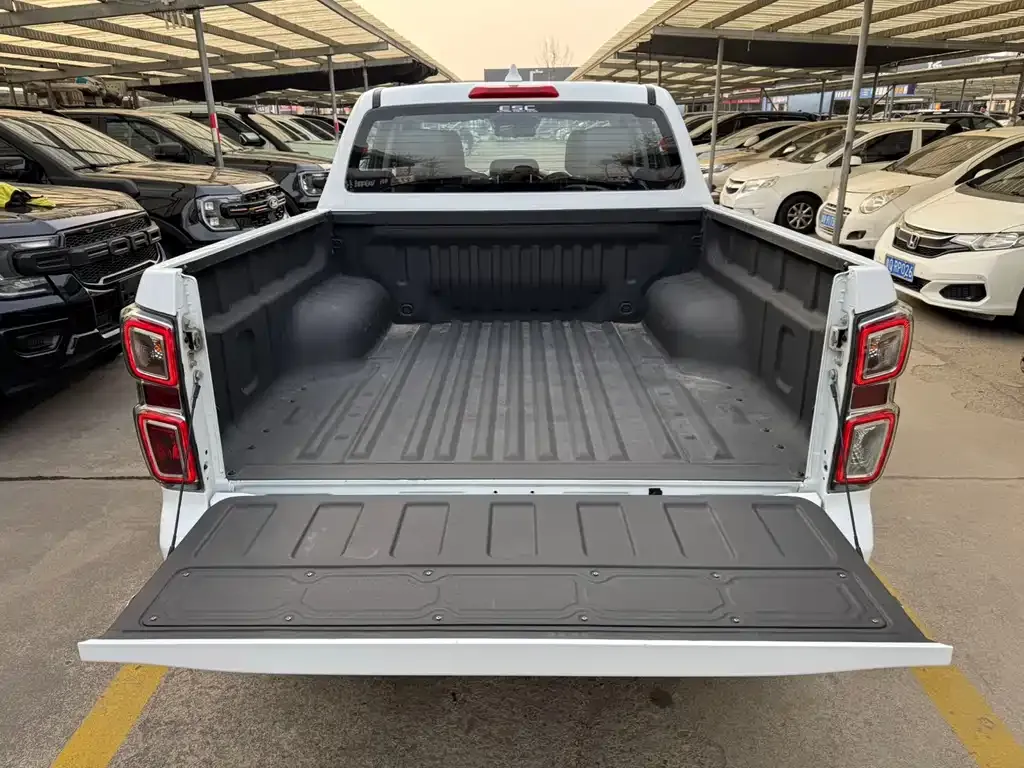 Isuzu D-MAX 2023 из CN, фото 2