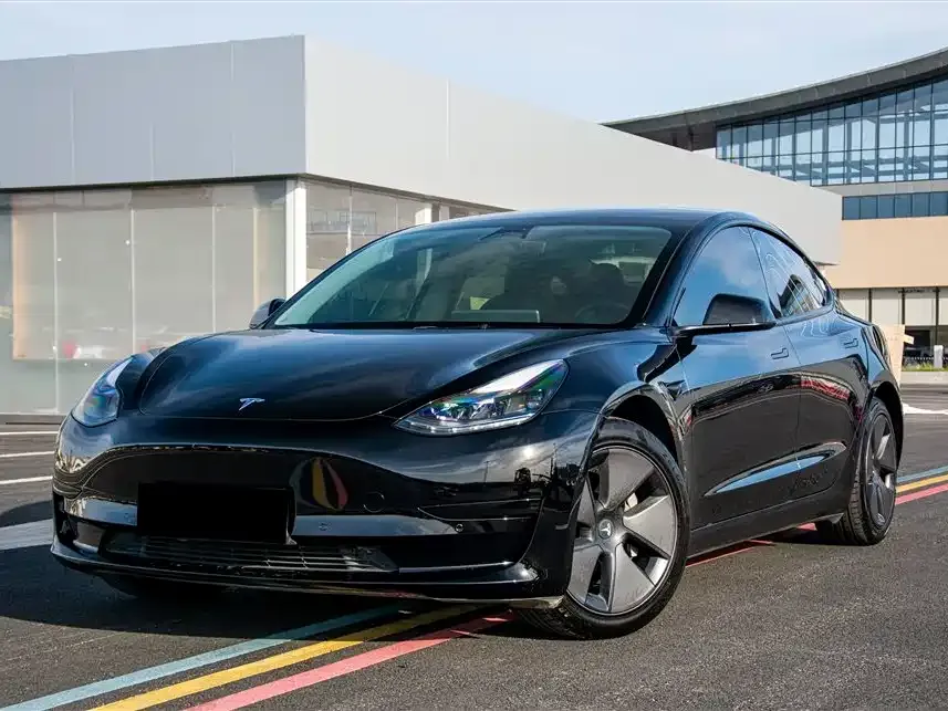 Tesla Model 3 — фото 1