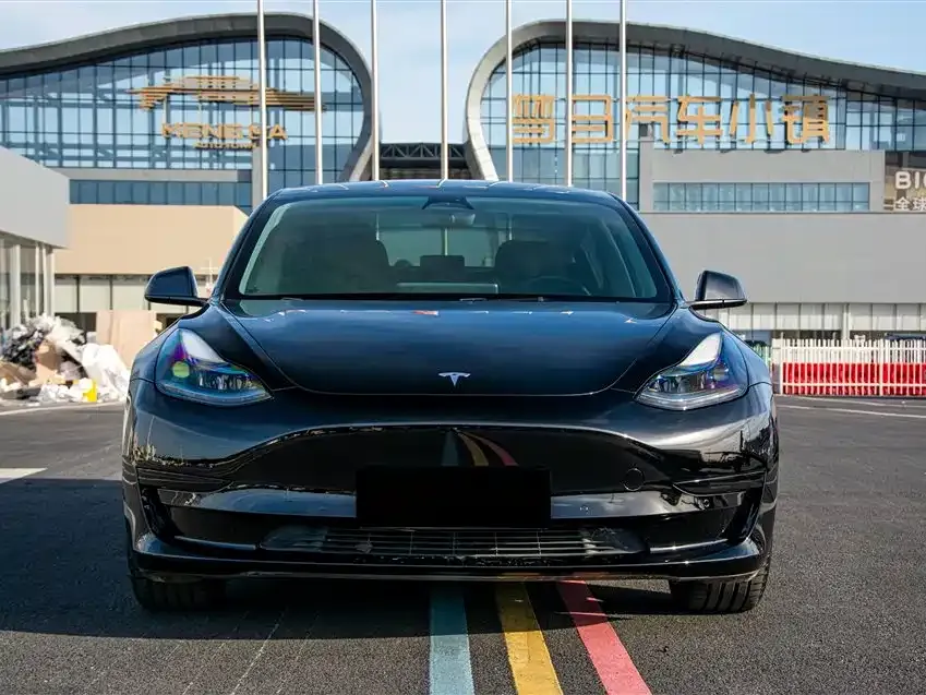 Tesla Model 3 — фото 10
