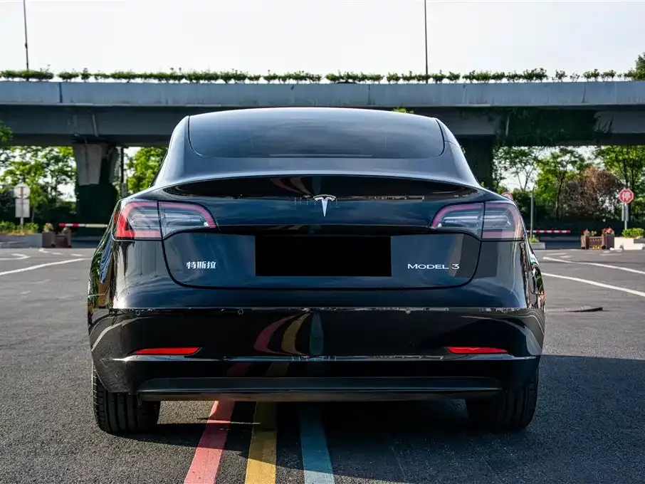 Tesla Model 3 — фото 8