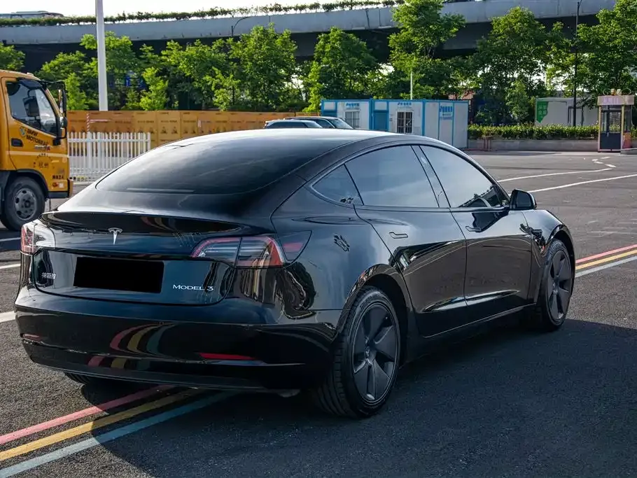 Tesla Model 3 — фото 7