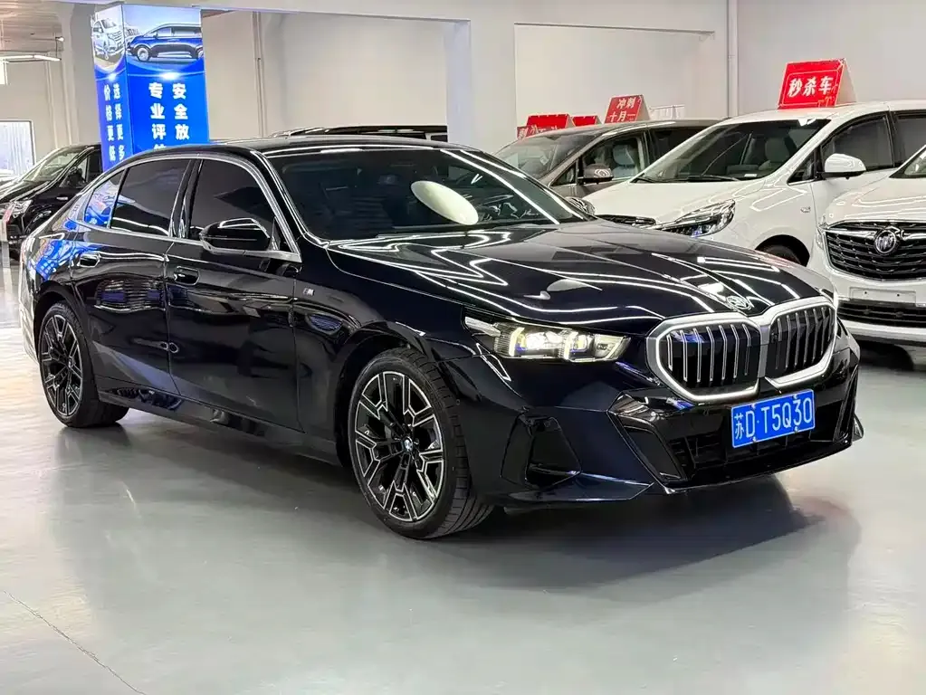 BMW 5 Series 2025 из CN, фото 4