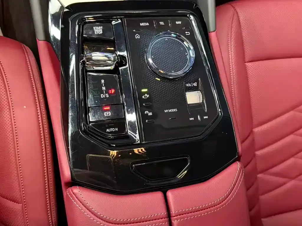 BMW 5 Series 2025 из CN, фото 5