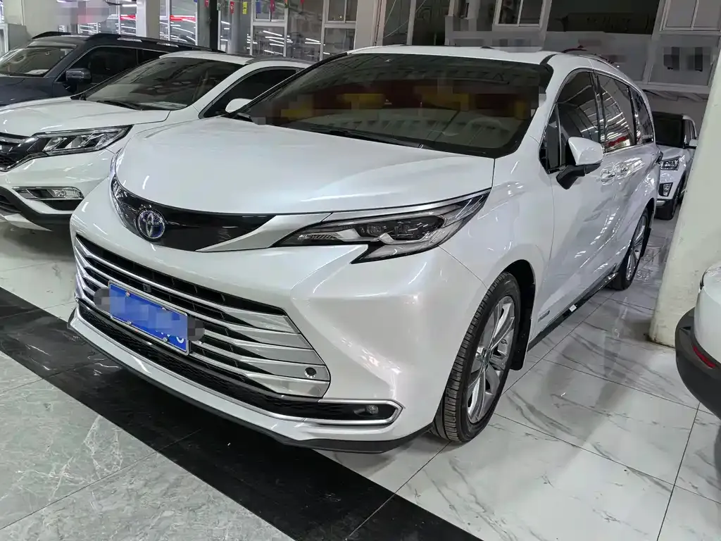 Toyota Sienna 2023 из CN, фото 1