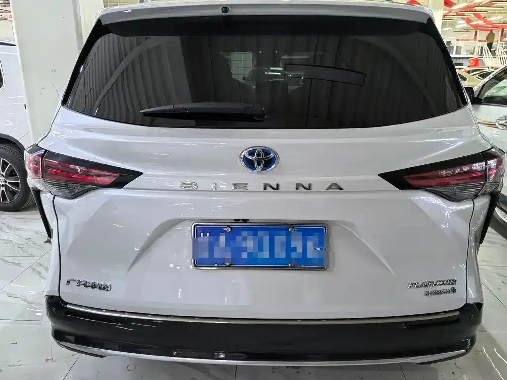 Toyota Sienna 2023 из CN, фото 2