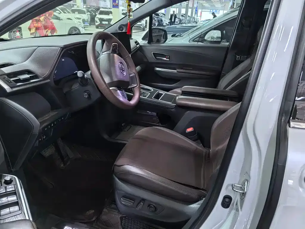 Toyota Sienna 2023 из CN, фото 5