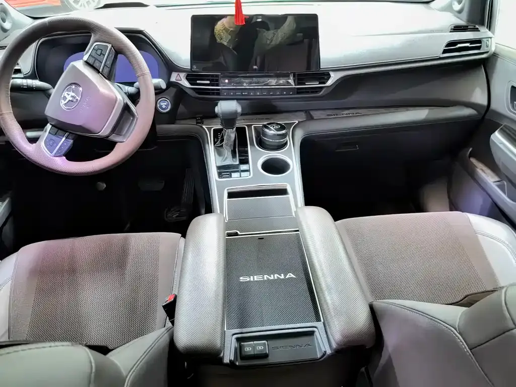 Toyota Sienna 2023 из CN, фото 10