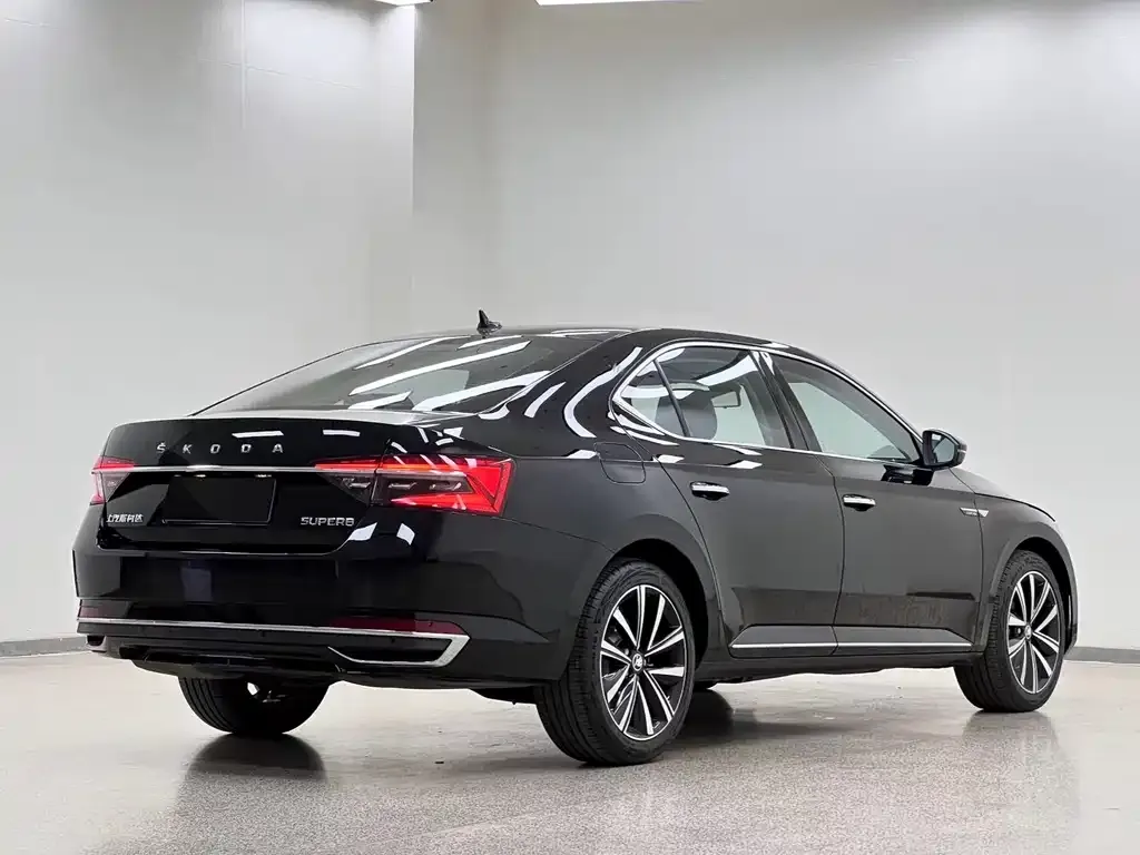 Skoda Superb 2025 из CN, фото 10