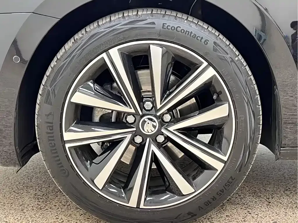 Skoda Superb 2025 из CN, фото 8