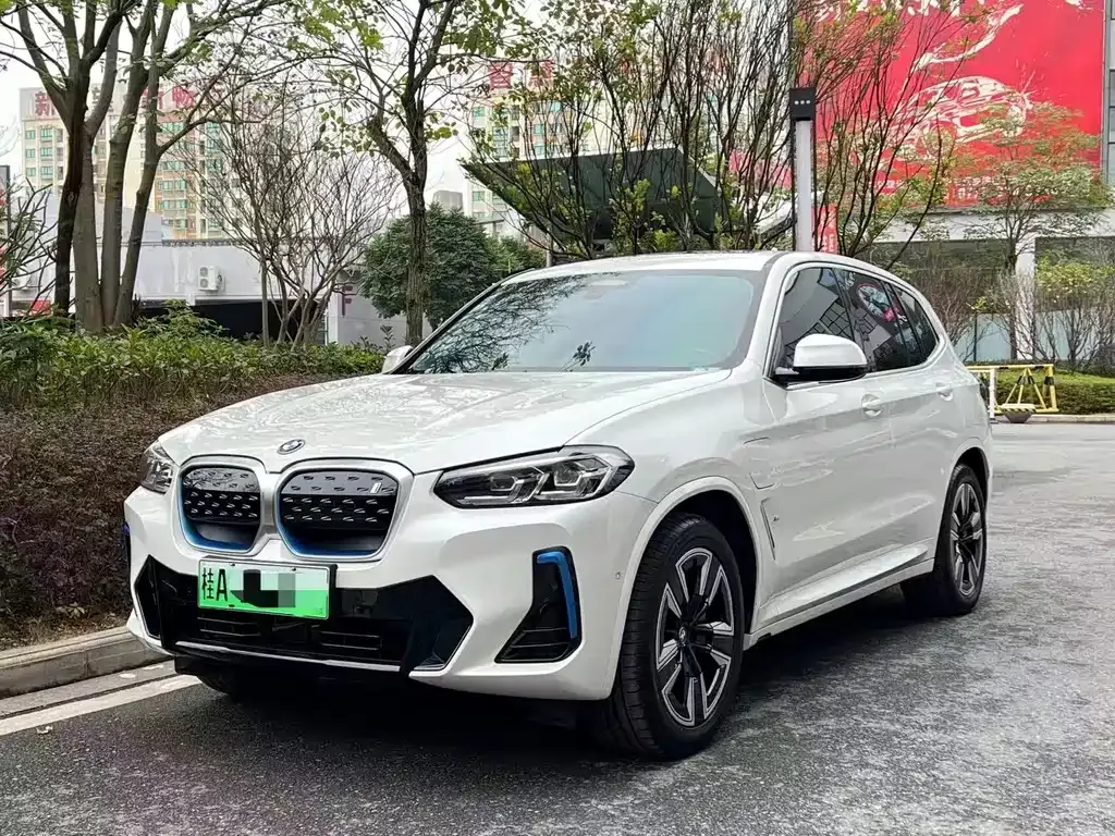 BMW iX3 — фото 1