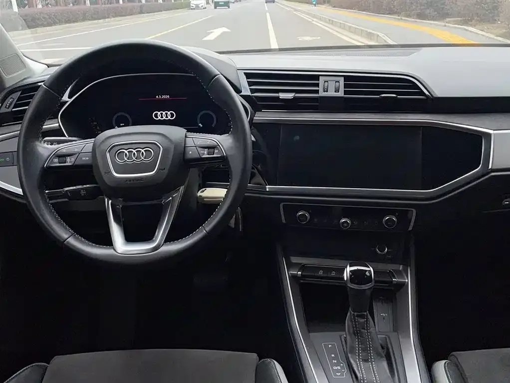 Audi Q3 — фото 10