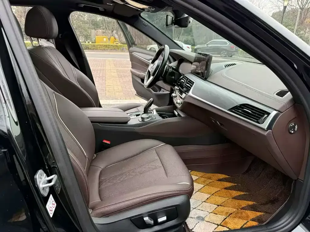 BMW 5 Series 2021 из CN, фото 3