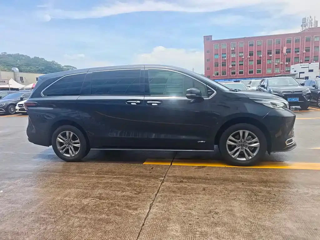 Toyota Sienna 2025 из CN, фото 9