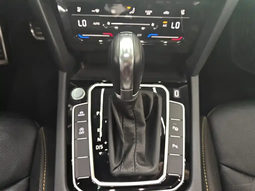 Volkswagen CC 2023 из CN, фото 3