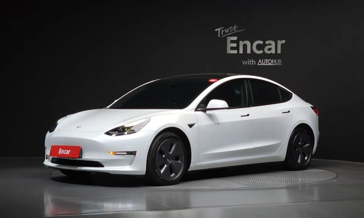 Tesla Model 3 — фото 1
