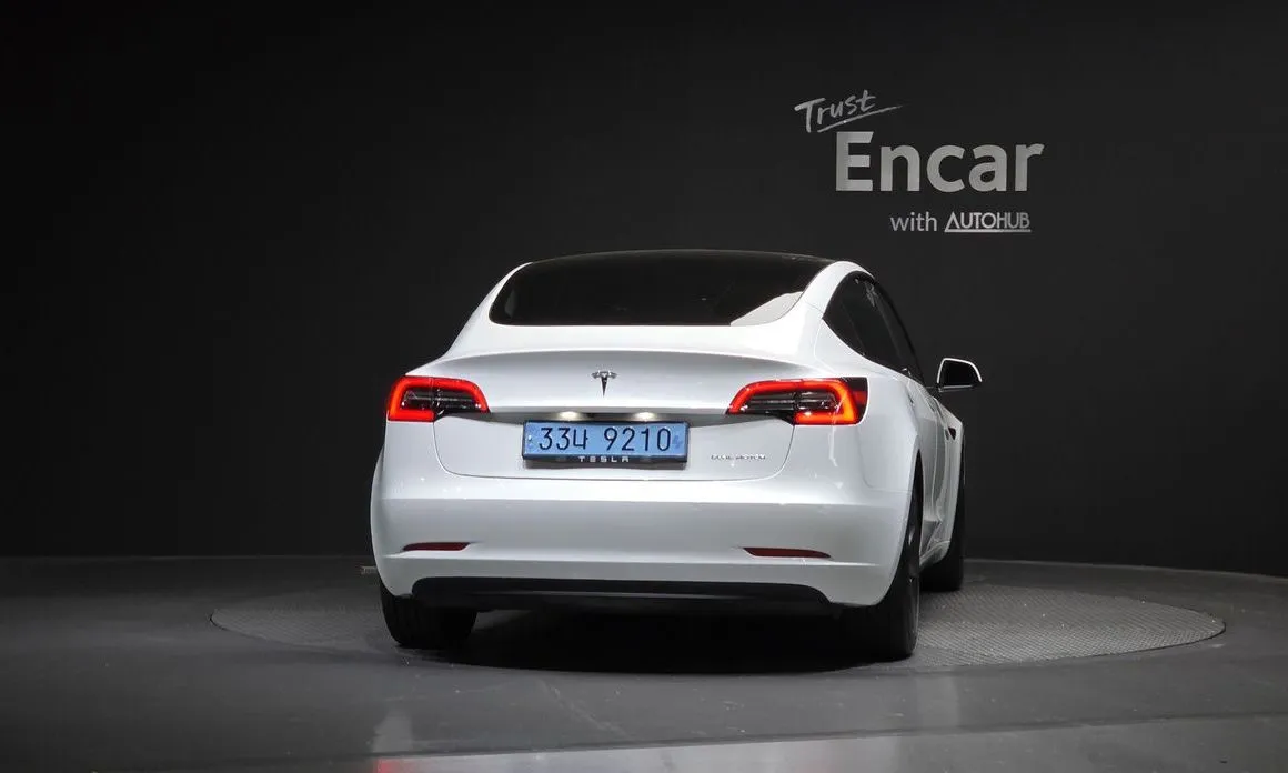 Tesla Model 3 — фото 3