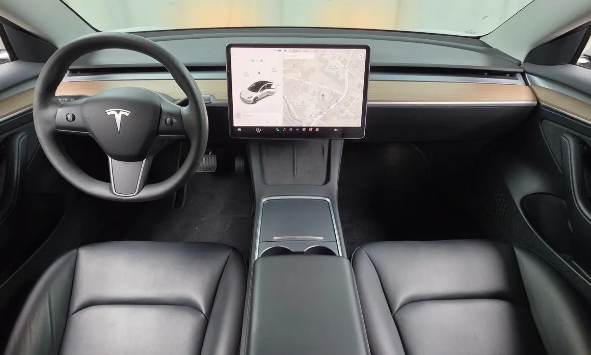 Tesla Model 3 — фото 10