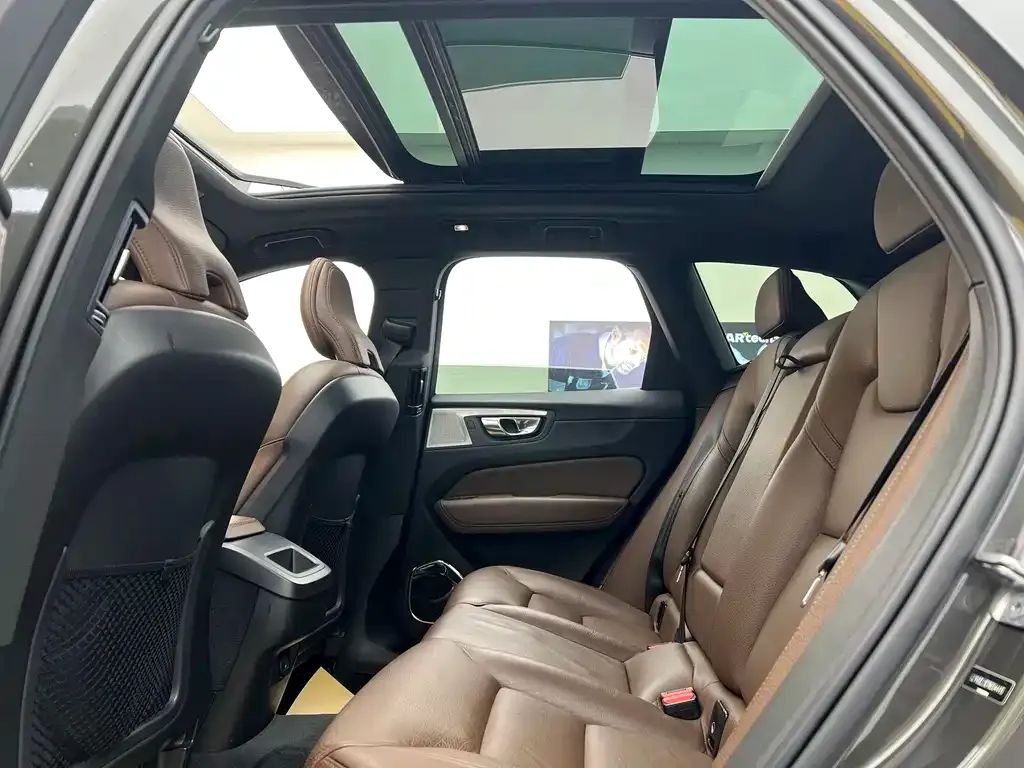Volvo XC60 — фото 2
