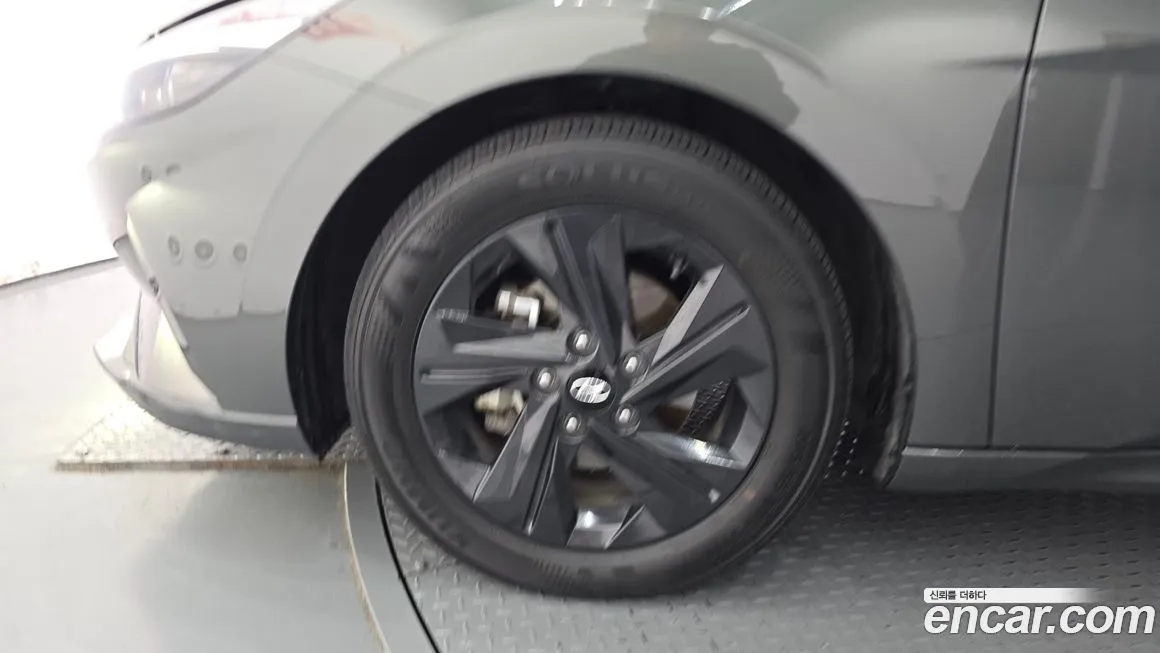 Hyundai AVANTE 2023 из KR, фото 2