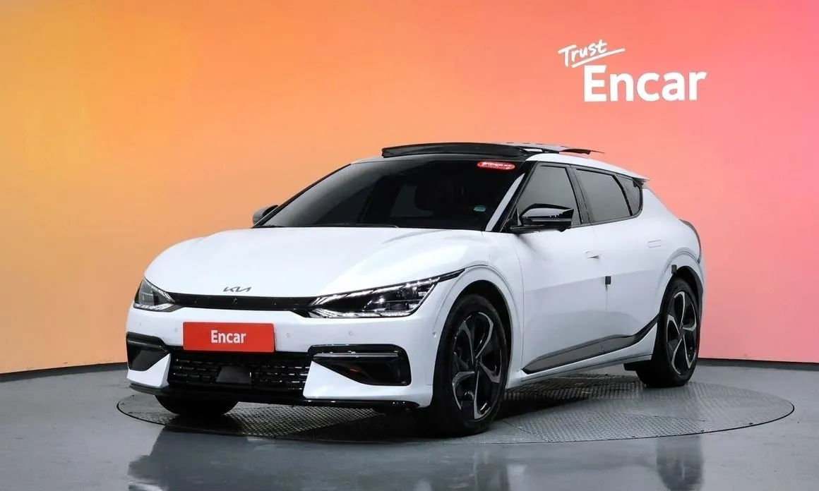 Kia EV6 — фото 1