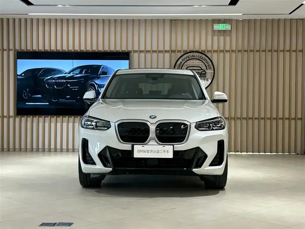BMW iX3 — фото 6