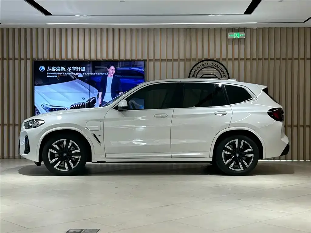 BMW iX3 — фото 4