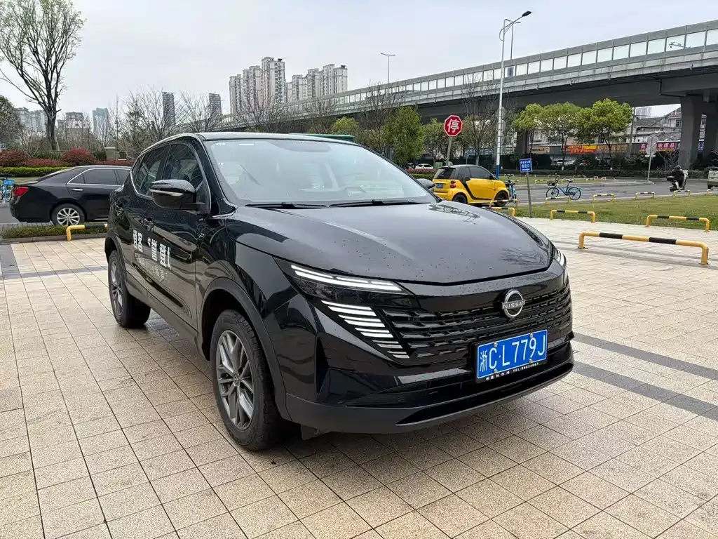 Nissan Qashqai — фото 1