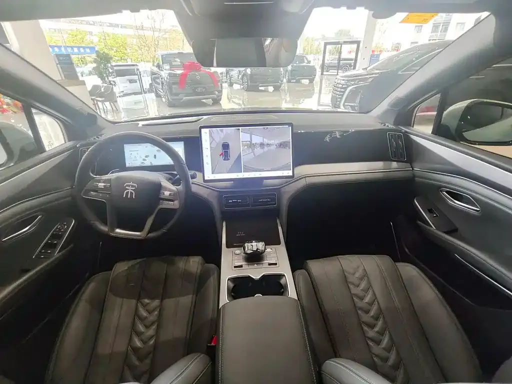 BYD L DM-i — фото 7