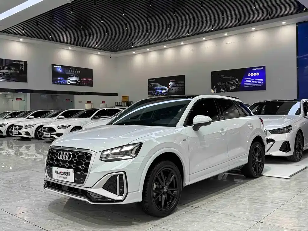 Audi Q2L — фото 1