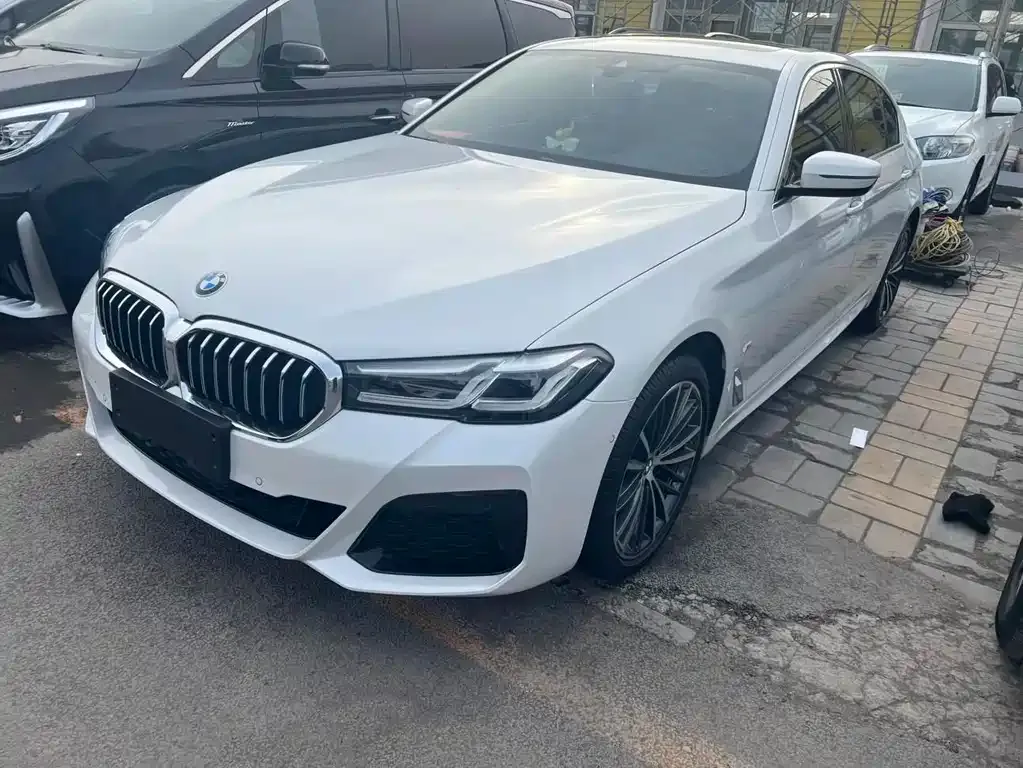 BMW 5 Series — фото 1