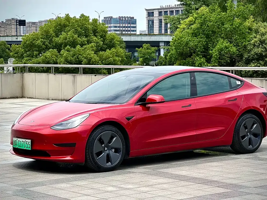 Tesla Model 3 — фото 1