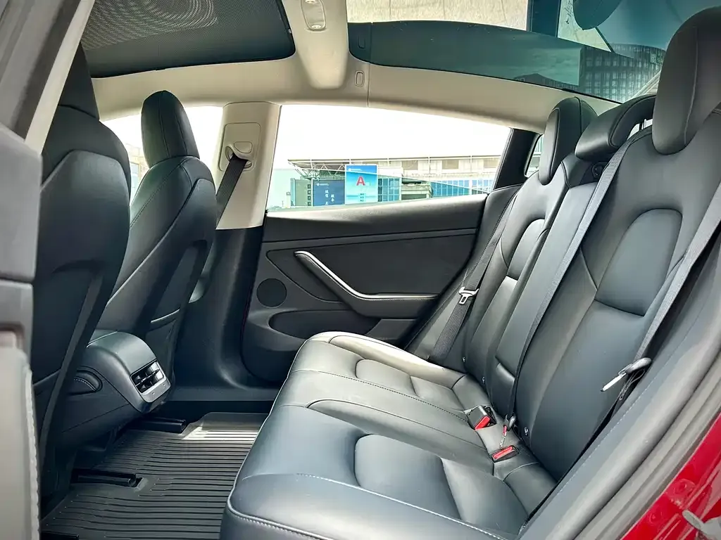 Tesla Model 3 — фото 2