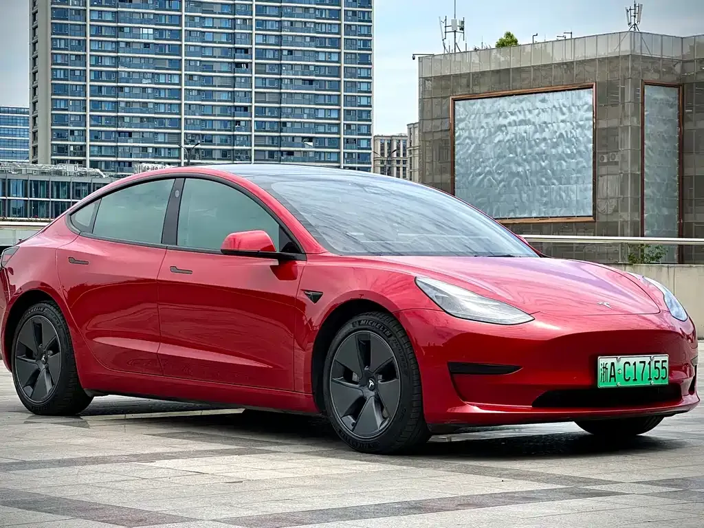 Tesla Model 3 — фото 4