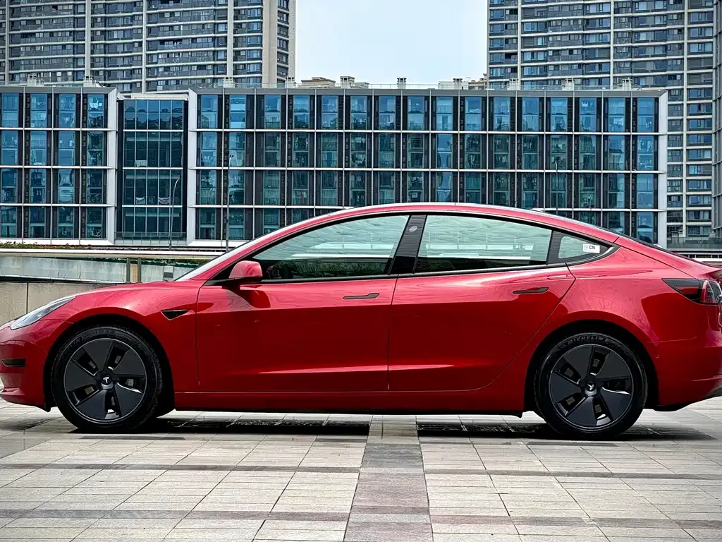 Tesla Model 3 — фото 9