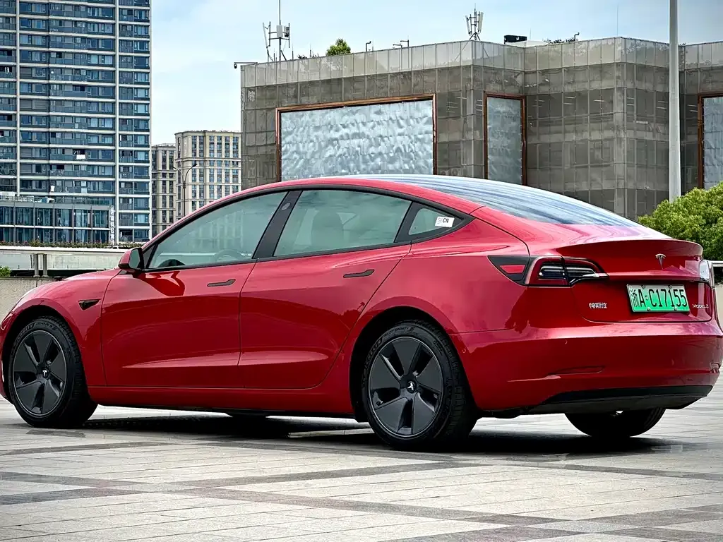 Tesla Model 3 — фото 7