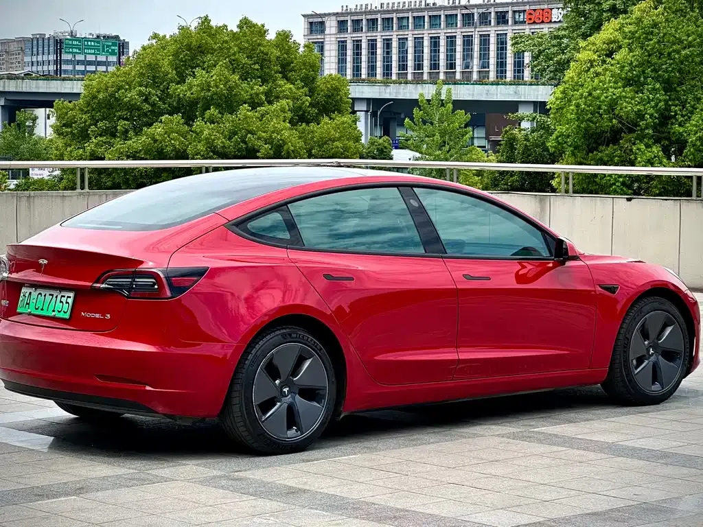 Tesla Model 3 — фото 10