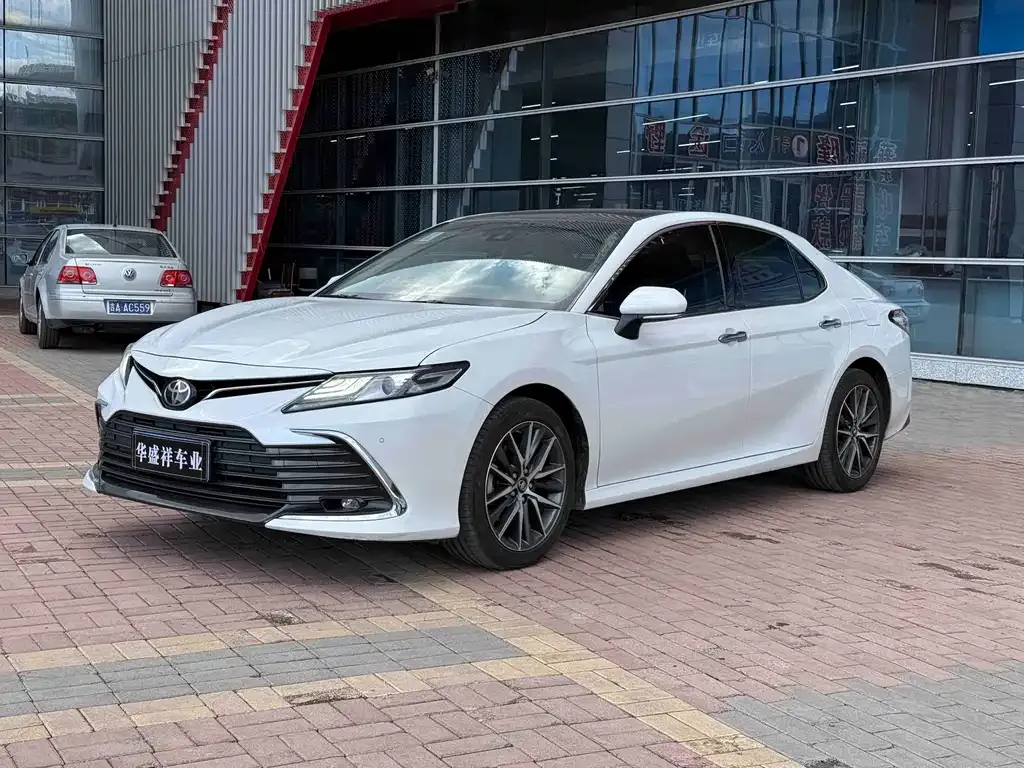 Toyota Camry — фото 10