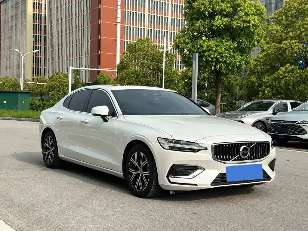Volvo S60 — фото 8